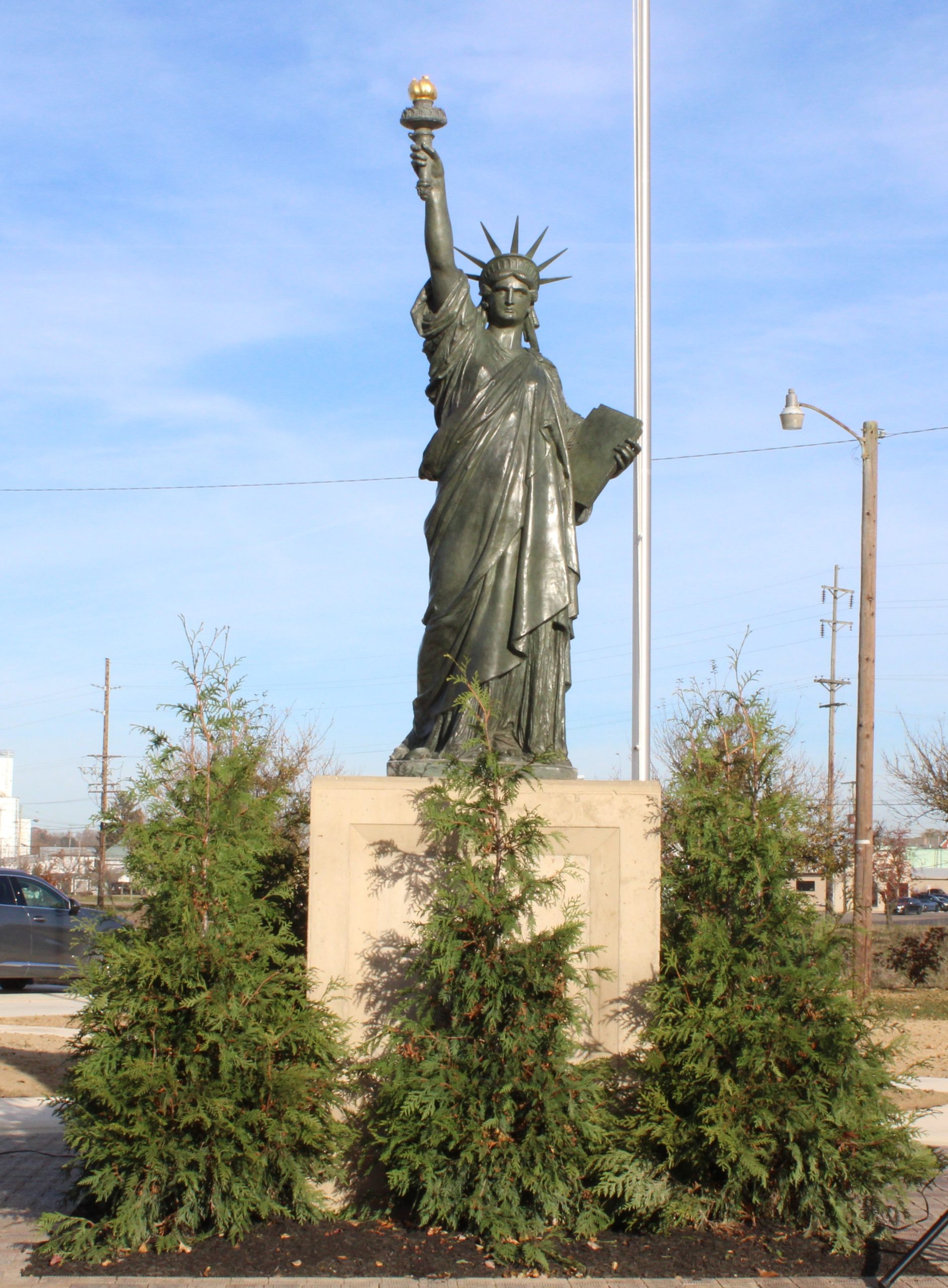 Community dedicates Liberty Plaza in Mount Vernon
