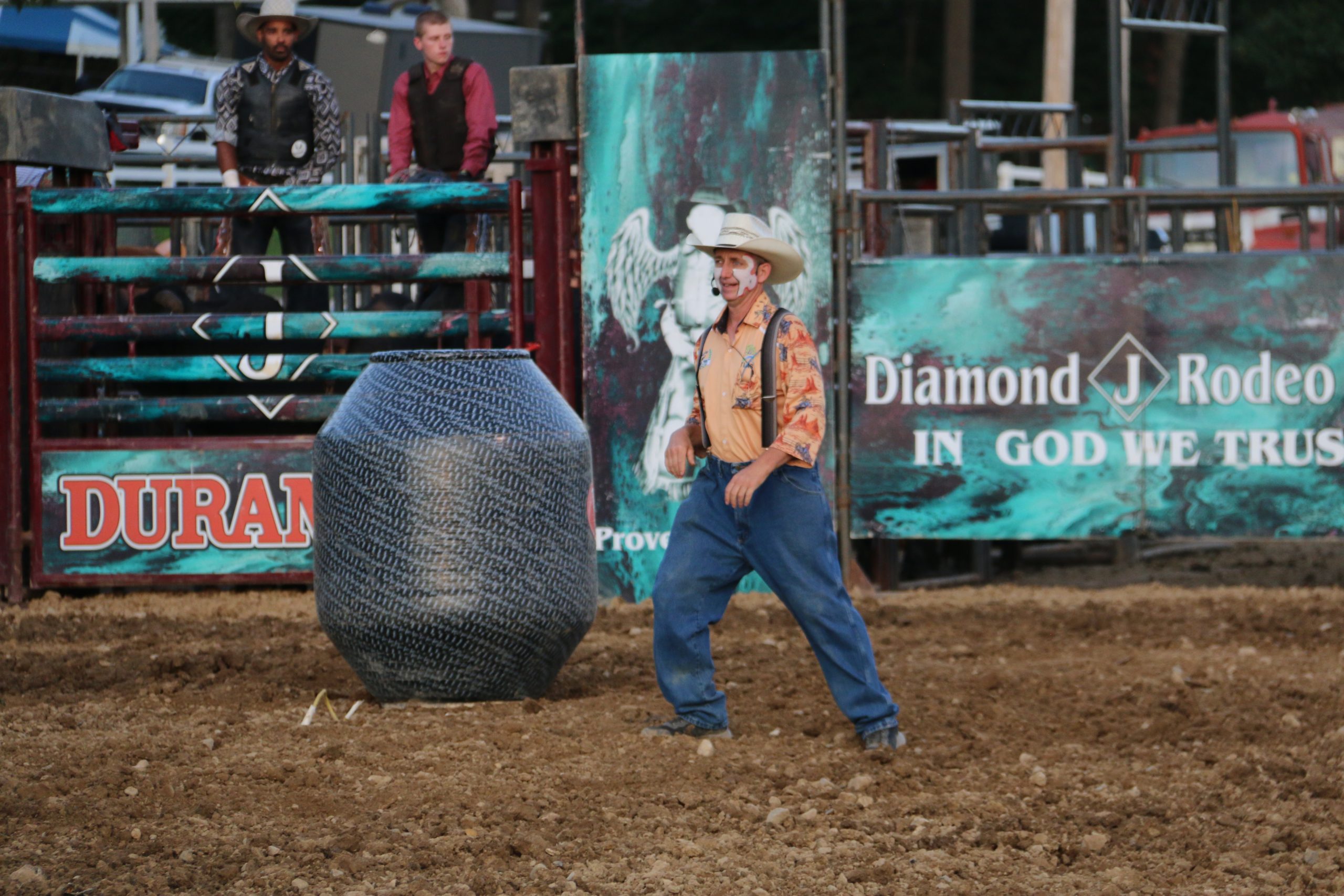 Rodeo clowns author a story while dealing with Knox County Fair bulls